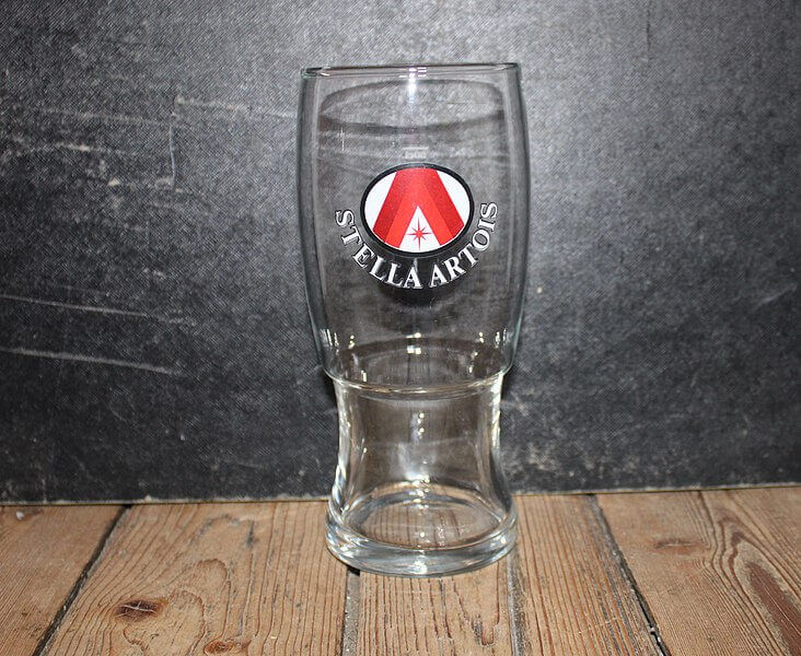 Logo Stella Artois sur un verre de 50cl à partir de 1973